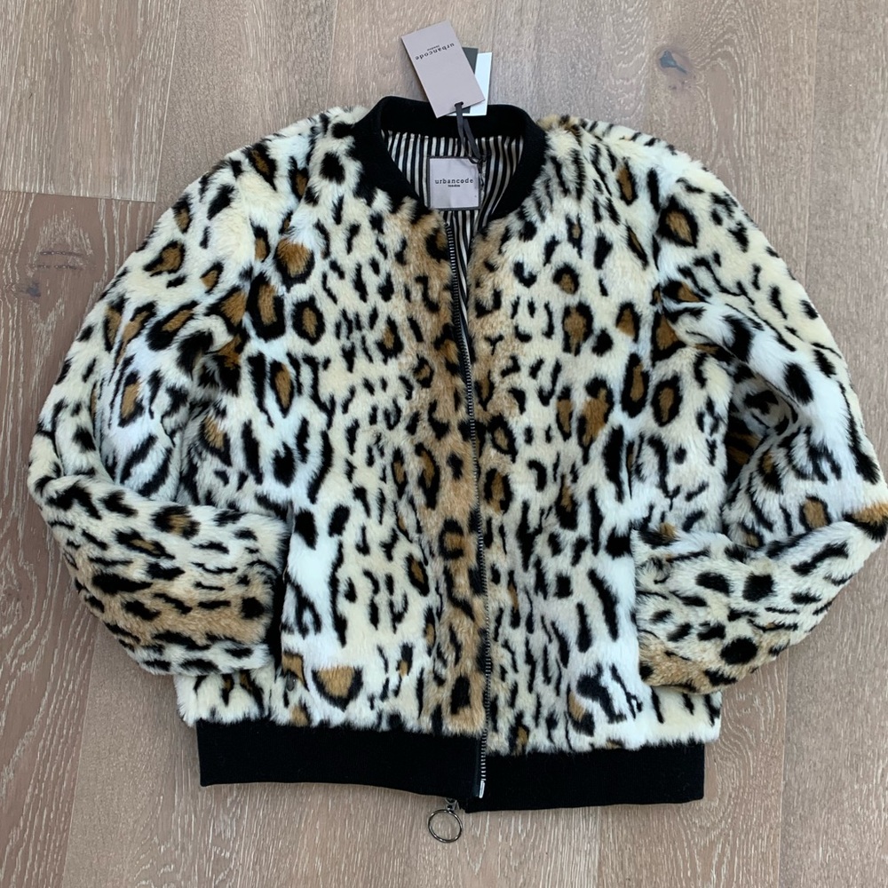 Faux Fur Leopard bomber jacket - URBANCODE London